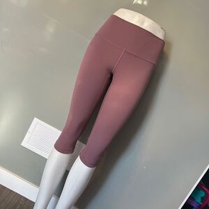 💜 Lululemon sz8 Athletica Mauve Capris